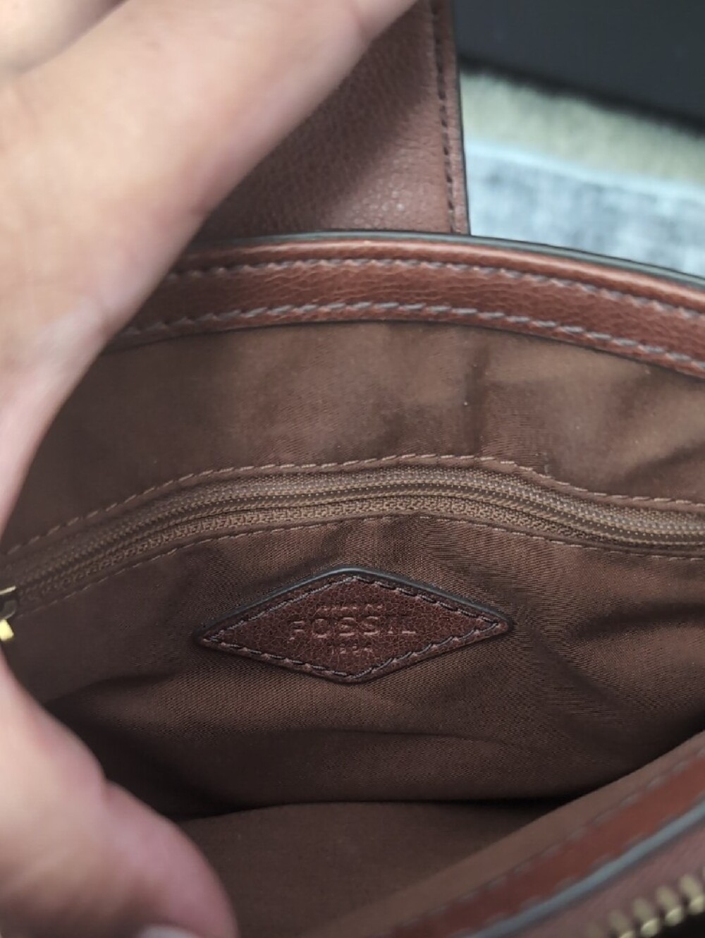 Fossil Lana Crossbody Leather Bag with Gold Accent - Picture 13 of 17